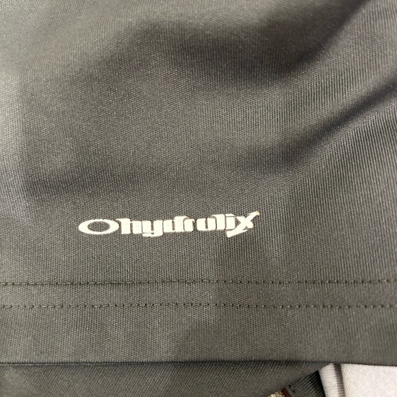 Oakley button up Performance wear! Size Medium! - Picture 4 of 5